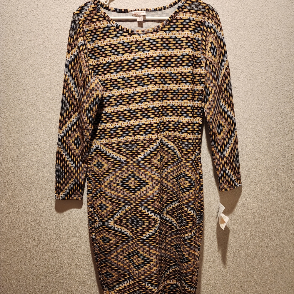 LuLaRoe Black and White Raglan Sleeve Sheath Dress